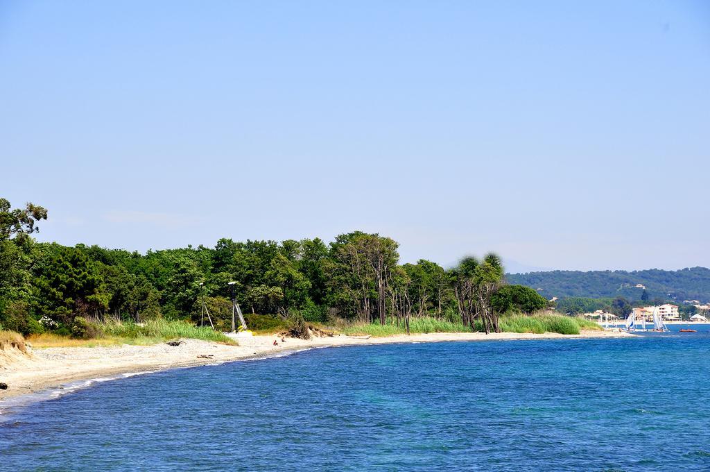 Sole E Mare Aparthotel Santa-Maria-Poggio  Ngoại thất bức ảnh