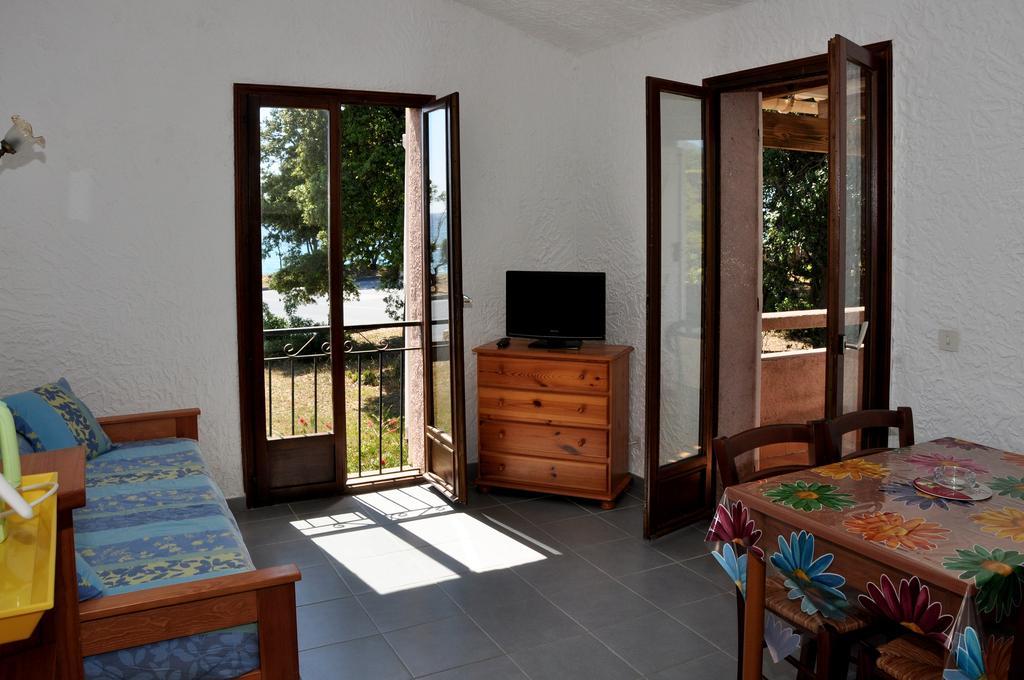 Sole E Mare Aparthotel Santa-Maria-Poggio  Phòng bức ảnh
